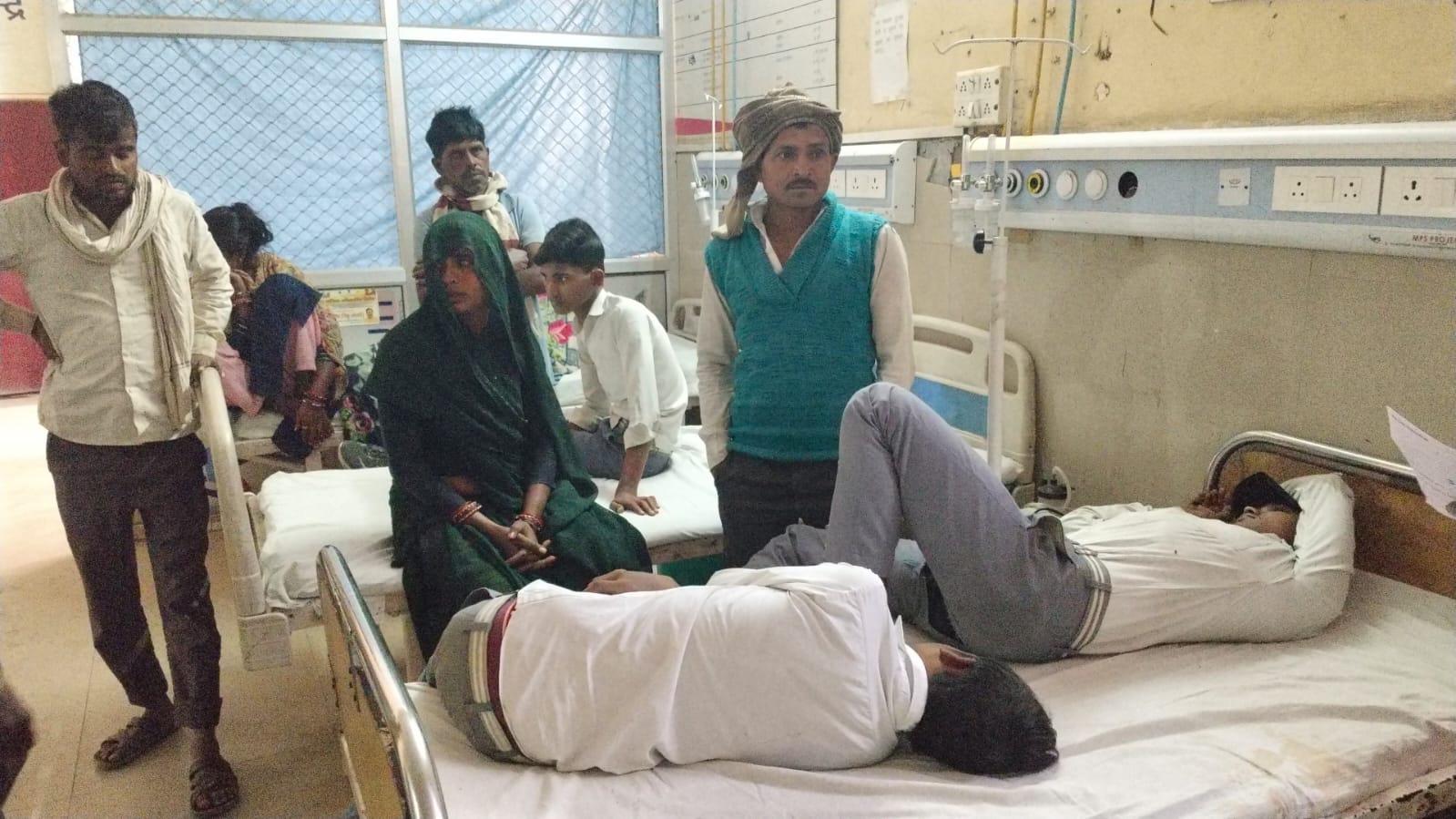 ट्रैक्टर की टक्कर से बाइक सवार चार छात्र घायल, जिला अस्पताल में भर्ती